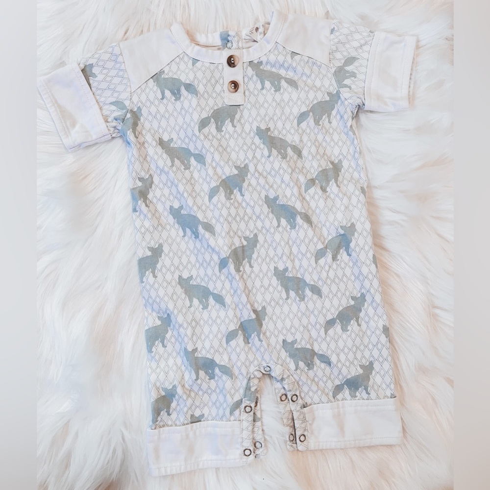 Kate Quinn- Fox Short-sleeve  Bodysuit